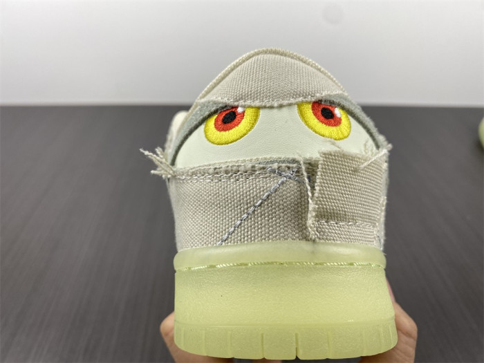 nike sb dunk low “mummy” dm0774-111