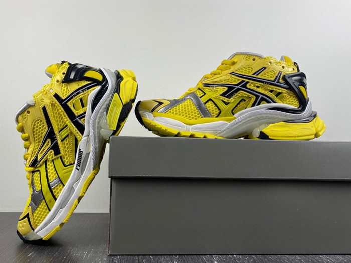 Ba*len*cia*ga runner yellow black 677402w2rd30510