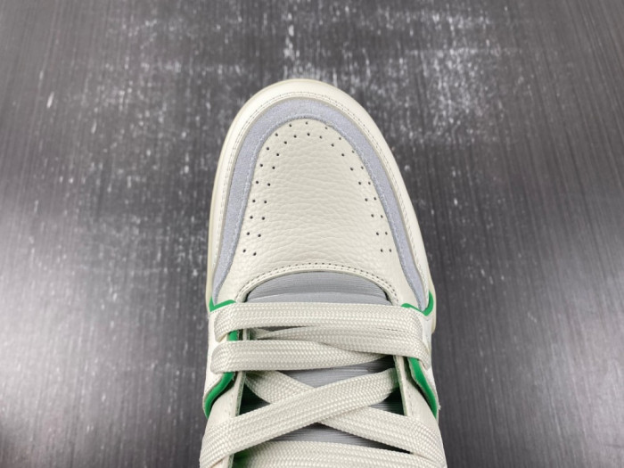 2023 l**is V*t*n lv trainer 25291