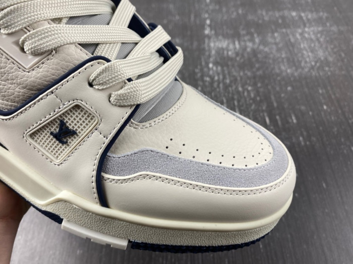 2023 l**is V*t*n lv trainer 25290