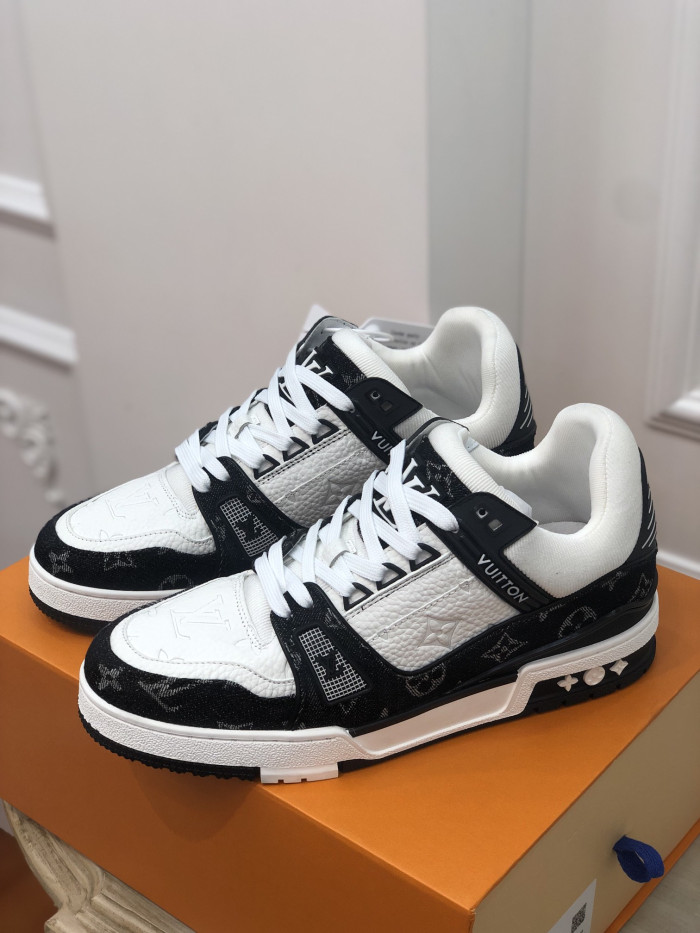 2022 l**is V*t*n lv trainer 2525