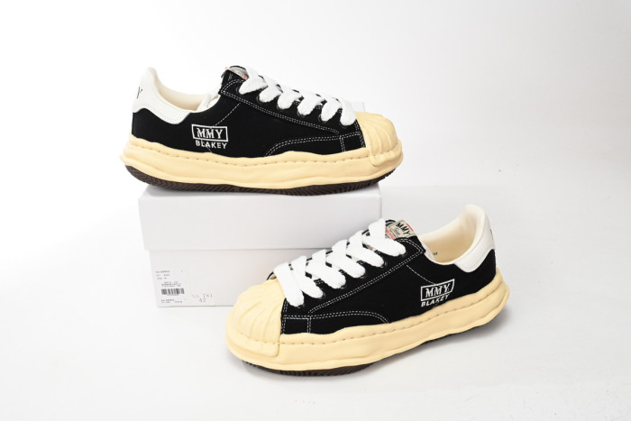 MIHARA YASUHIRO BLACK AND WHITE CHARACTERS MY7