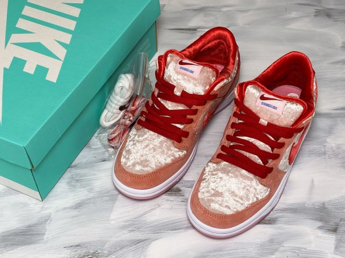 nike sb dunk low strangelove skateboards (special box) - ct2552-800