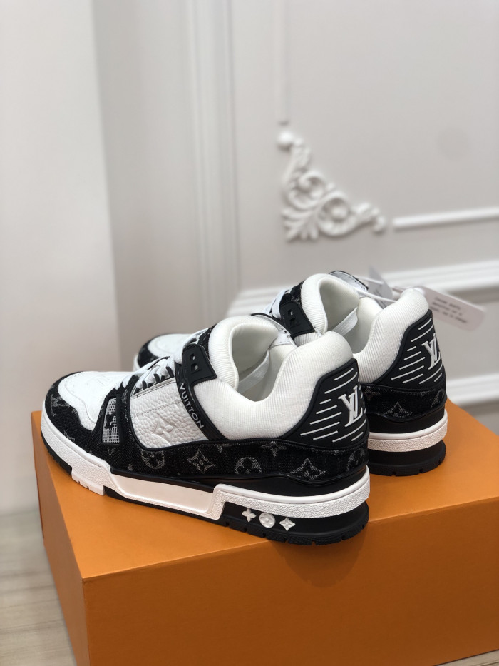 2022 l**is V*t*n lv trainer 2525