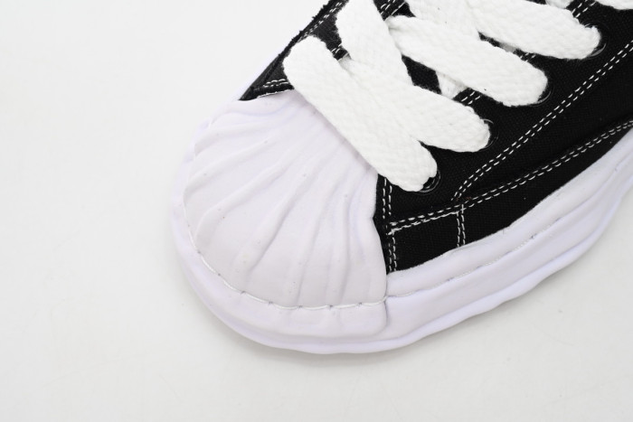 MIHARA YASUHIRO BLACK AND WHITE BACKGROUND MY8